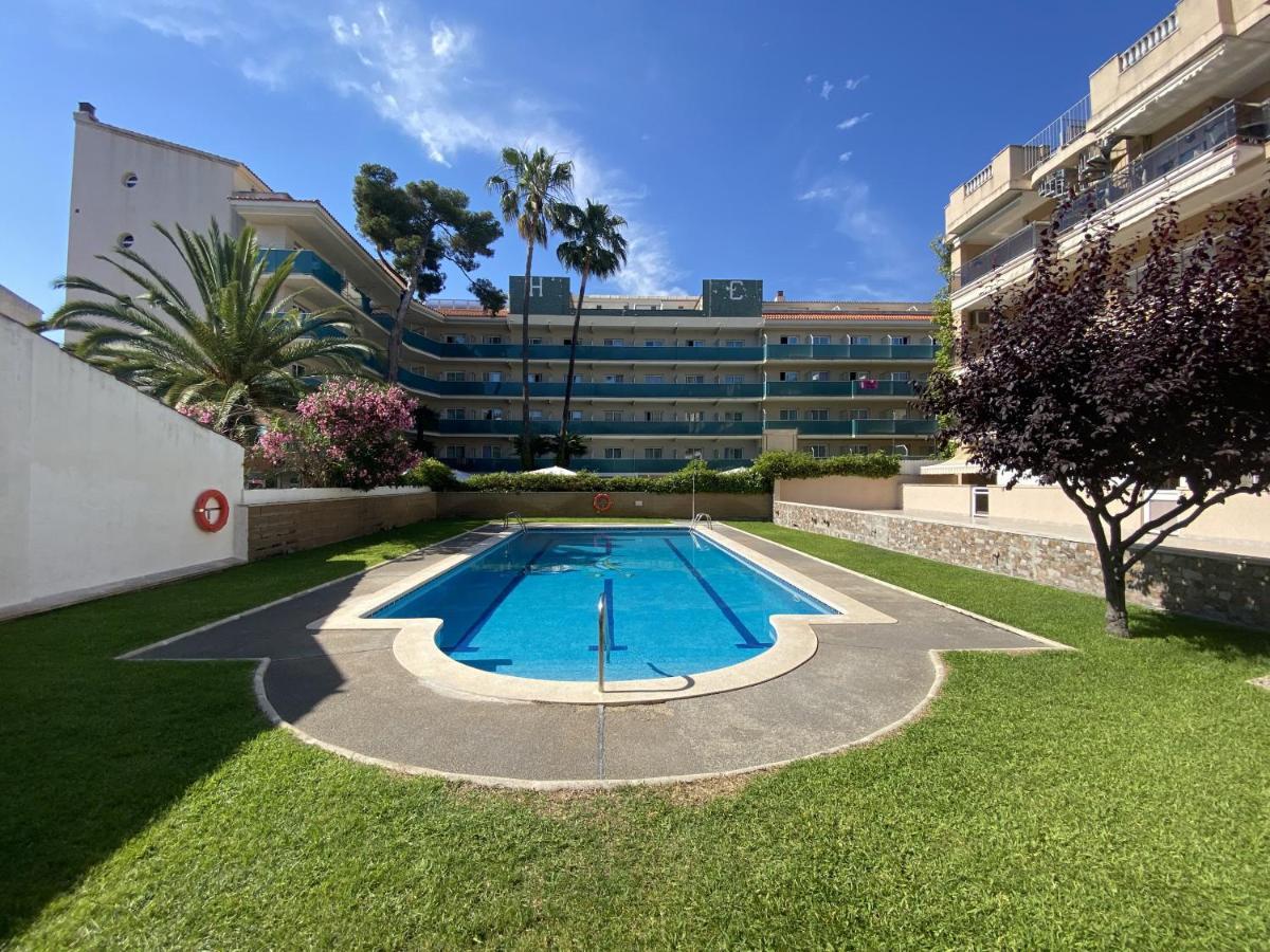 R123 Apartamento en la planta baja con piscina cerca de la playa Calafell Exterior foto